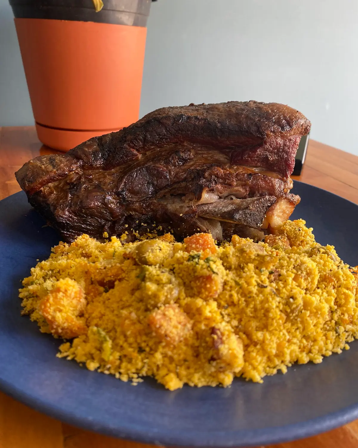 Costela bovina sous vide com farofa